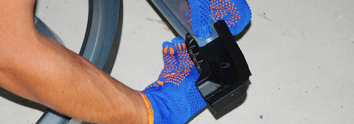 Sticky Roll Up Garage Door Repair in Riverview, Florida
